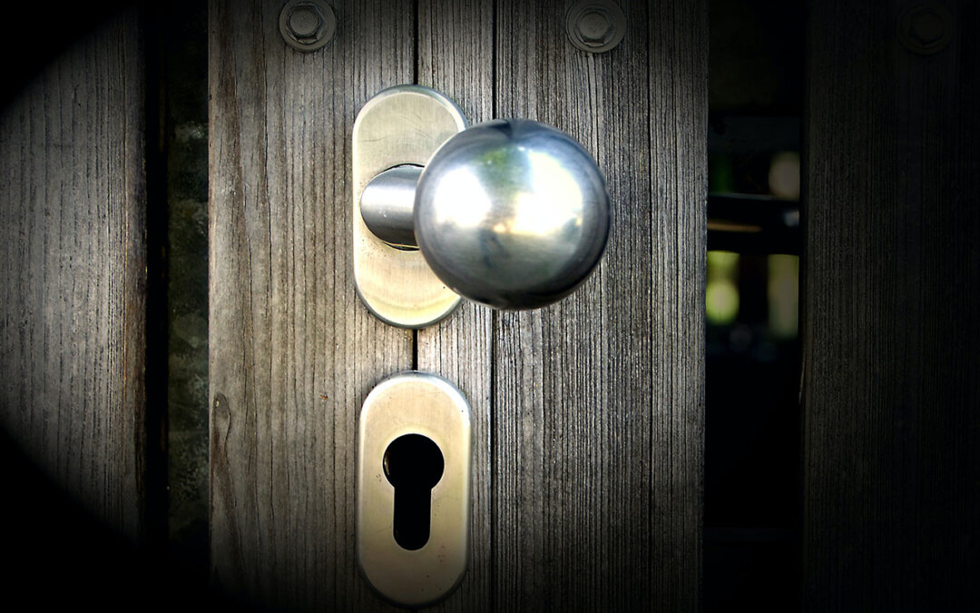 Round-Rock-Locksmith--How-To-Unlock-A-Door-Without-A-Key-Hole